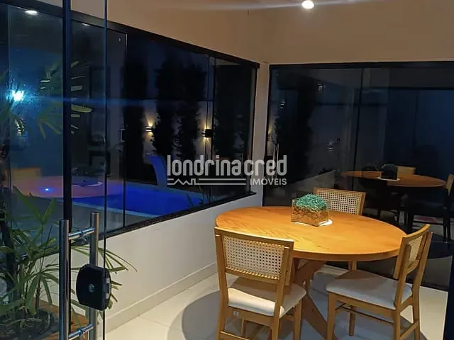 Casa com 250m² 3 quartos e 2 banheiros, à venda, no bairro Jardim Vitória em Cambé