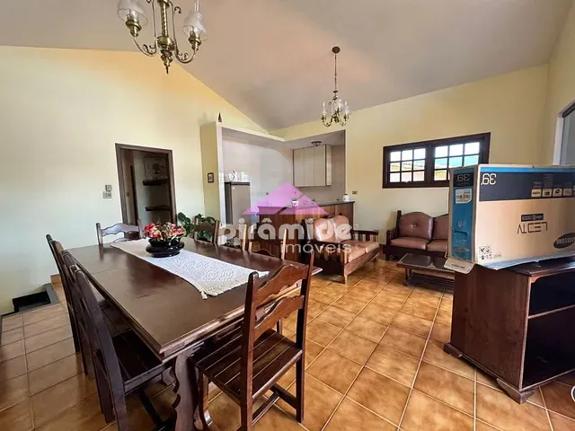 Casa com 300m² 4 quartos e 3 banheiros, à venda, no bairro Indaiá em Caraguatatuba