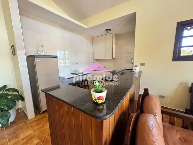 Casa com 300m² 4 quartos e 3 banheiros, à venda, no bairro Indaiá em Caraguatatuba