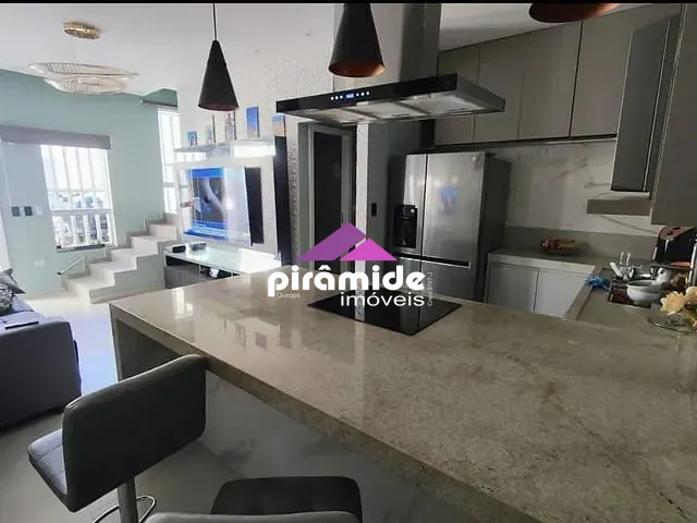 Casa com 120m², à venda, no bairro Balneário Mar Azul em Caraguatatuba