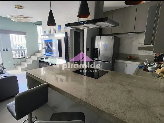 Casa com 120m², à venda, no bairro Balneário Mar Azul em Caraguatatuba