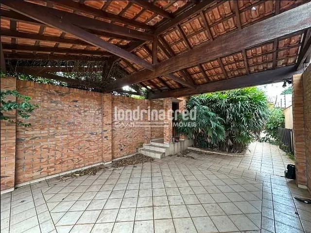 Casa com 300m² 3 quartos e 2 banheiros, à venda, no bairro Campo Belo em Londrina