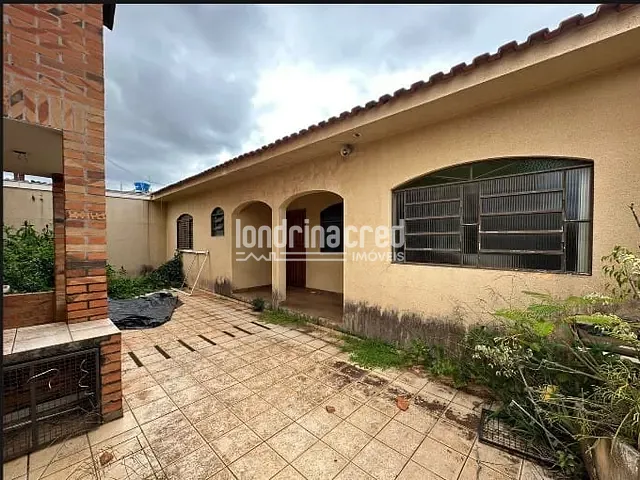 Casa com 300m² 3 quartos e 2 banheiros, à venda, no bairro Campo Belo em Londrina