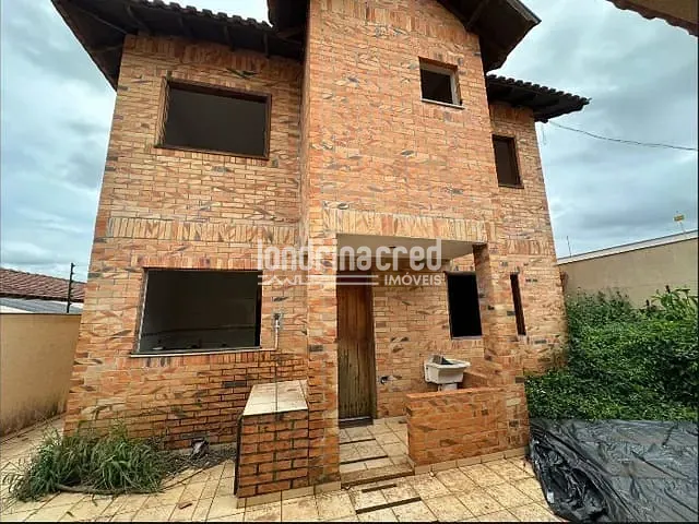 Casa com 300m² 3 quartos e 2 banheiros, à venda, no bairro Campo Belo em Londrina