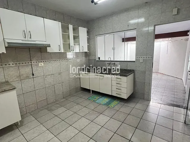 Casa com 138m² 3 quartos e 2 banheiros, à venda, no bairro Jardim Brasília em Londrina