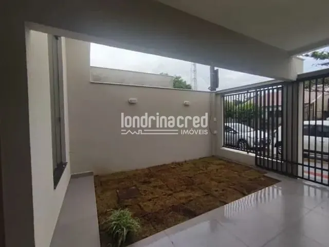 Casa 2 quartos e 2 banheiros, à venda, no bairro Colinas em Londrina