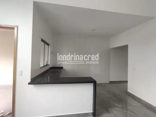 Casa 2 quartos e 2 banheiros, à venda, no bairro Colinas em Londrina