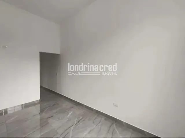 Casa 2 quartos e 2 banheiros, à venda, no bairro Colinas em Londrina