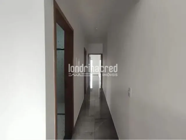 Casa 2 quartos e 2 banheiros, à venda, no bairro Colinas em Londrina