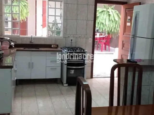 Casa 3 quartos e 2 banheiros, à venda, no bairro Maria Lúcia em Londrina