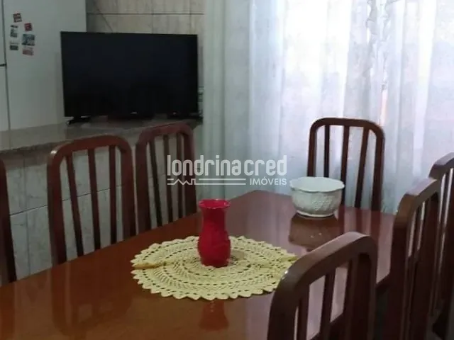 Casa 3 quartos e 2 banheiros, à venda, no bairro Maria Lúcia em Londrina