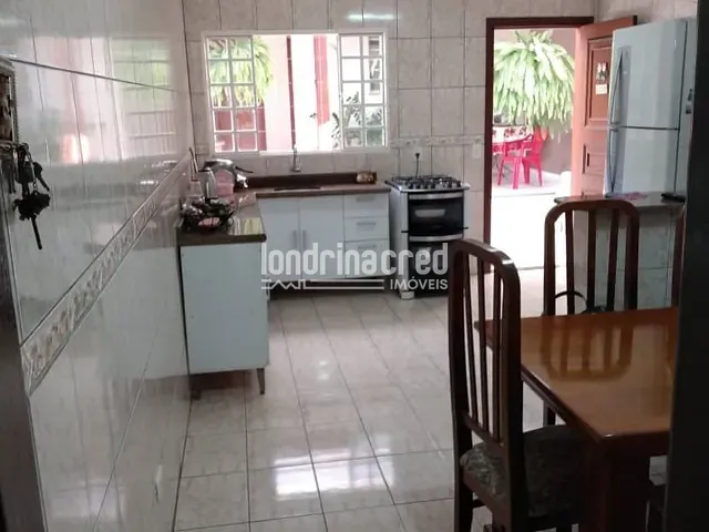 Casa 3 quartos e 2 banheiros, à venda, no bairro Maria Lúcia em Londrina