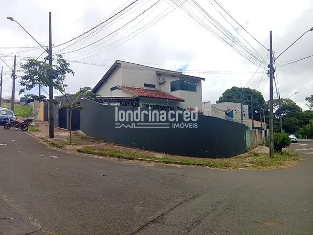 Casa com 297m² 3 quartos e 2 banheiros, à venda, no bairro Coliseu em Londrina