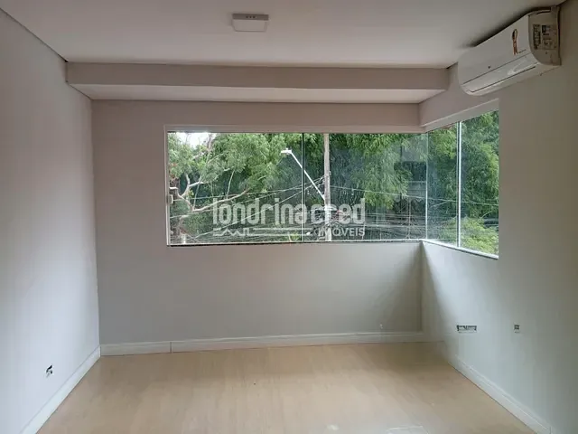 Casa com 297m² 3 quartos e 2 banheiros, à venda, no bairro Coliseu em Londrina