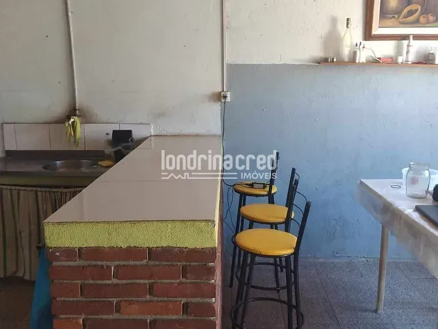 Casa com 169m² 5 quartos e 2 banheiros, à venda, no bairro Jardim Tókio em Londrina