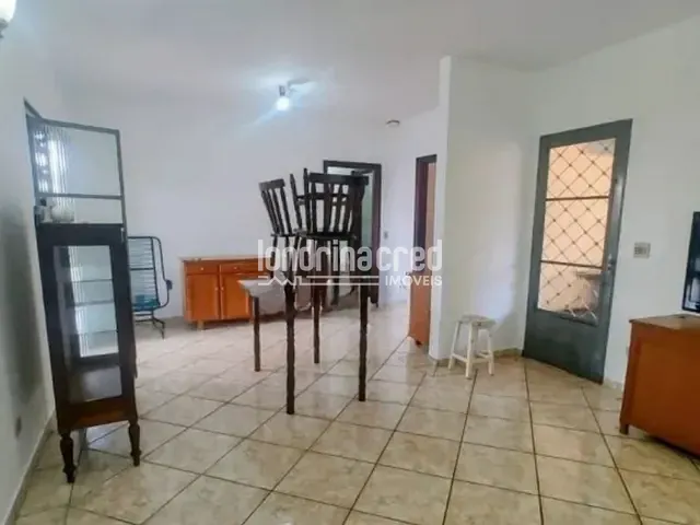 Casa com 318m² 3 quartos e 2 banheiros, à venda, no bairro Coliseu em Londrina
