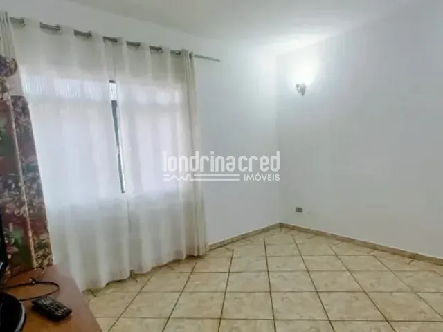 Casa com 318m² 3 quartos e 2 banheiros, à venda, no bairro Coliseu em Londrina