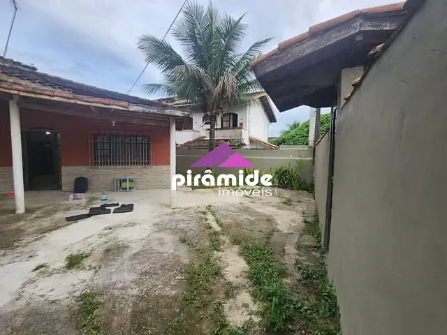 Casa com 450m² 3 quartos e 2 banheiros, à venda, no bairro Balneário Gardem Mar em Caraguatatuba