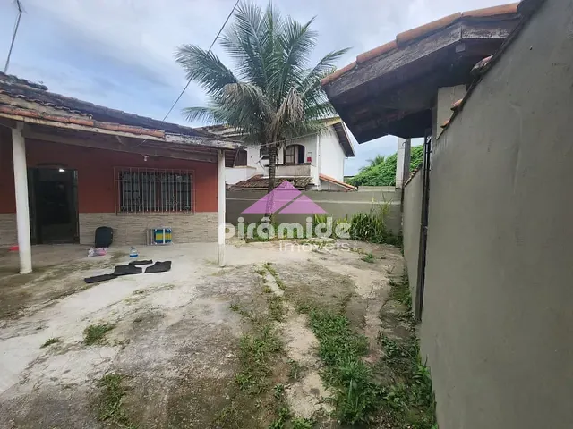 Casa com 450m² 3 quartos e 2 banheiros, à venda, no bairro Balneário Gardem Mar em Caraguatatuba
