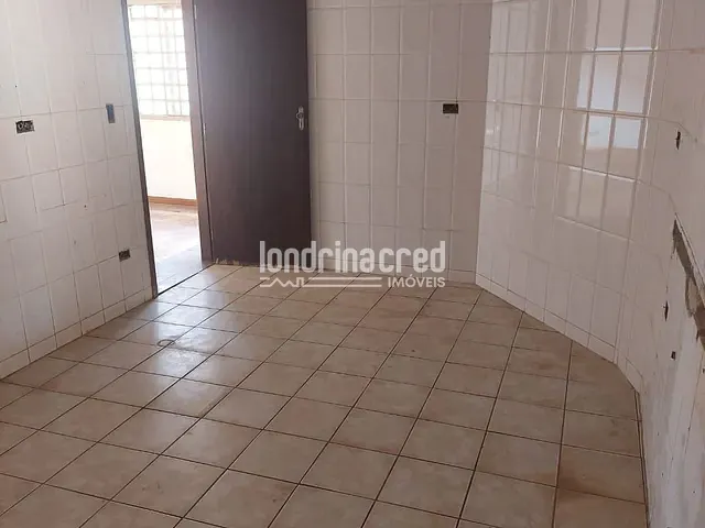 Casa 3 quartos e 2 banheiros, à venda, no bairro Conjunto Habitacional Santiago II em Londrina