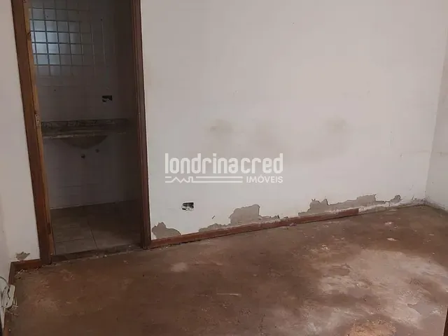 Casa 3 quartos e 2 banheiros, à venda, no bairro Conjunto Habitacional Santiago II em Londrina