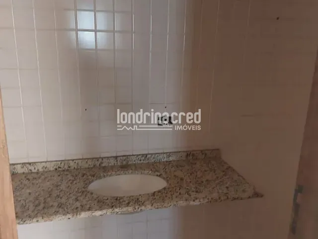 Casa 3 quartos e 2 banheiros, à venda, no bairro Conjunto Habitacional Santiago II em Londrina
