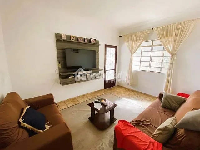 Casa com 188m² 2 quartos e 1 banheiro, à venda, no bairro Vila Bandeirante em Campo Grande