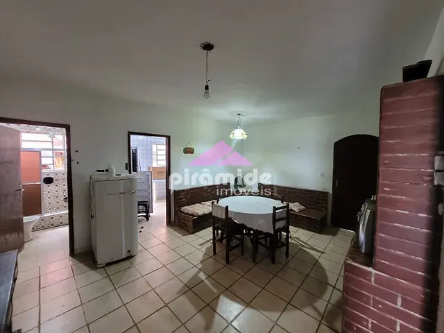 Casa com 437m² 3 quartos e 1 banheiro, à venda, no bairro Massaguaçu em Caraguatatuba