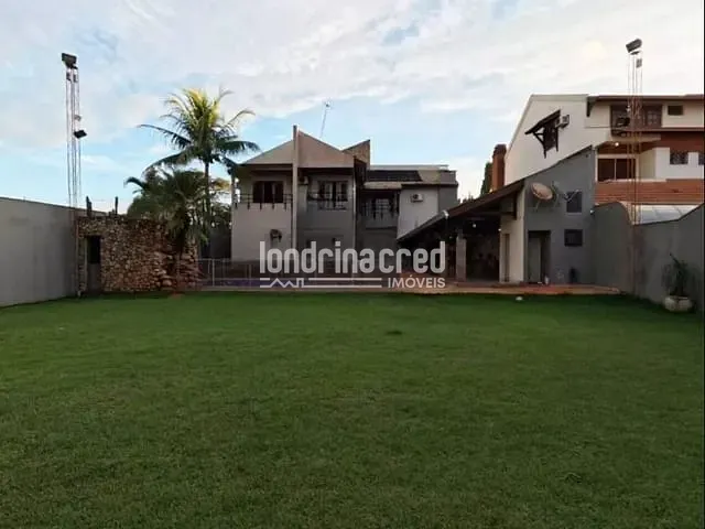 Casa com 1250m² 4 quartos e 6 banheiros, à venda, no bairro Tucano em Londrina