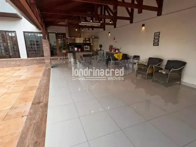 Casa com 1250m² 4 quartos e 6 banheiros, à venda, no bairro Tucano em Londrina