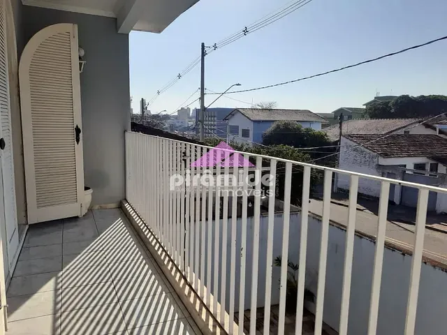 Casa com 220m² 4 quartos e 3 banheiros, à venda, no bairro Vila Progresso em São José dos Campos