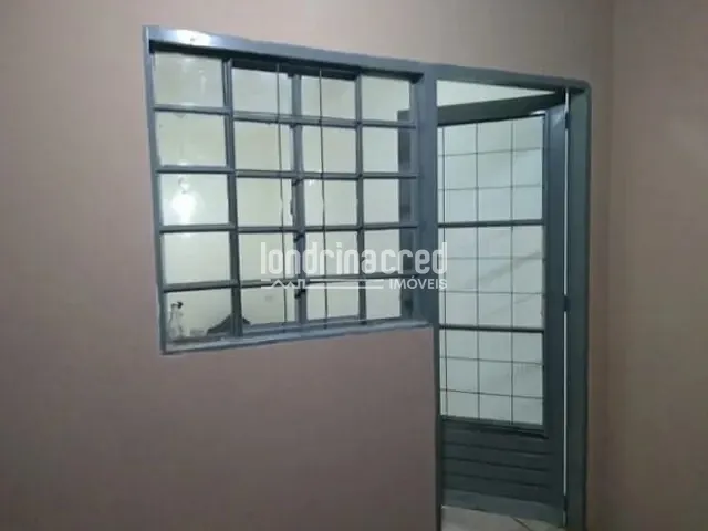 Casa com 175m² 2 quartos e 1 banheiro, à venda, no bairro Residencial Abussafe em Cambé