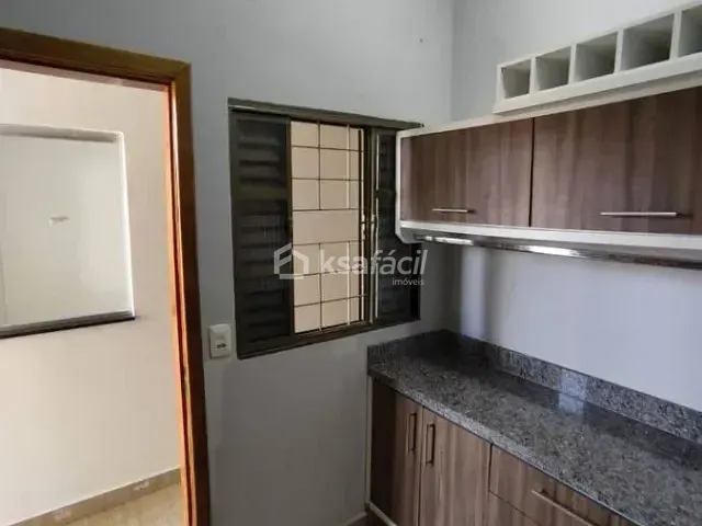 Casa com 360m² 3 quartos e 3 banheiros, para alugar, no bairro Vila Piratininga em Campo Grande