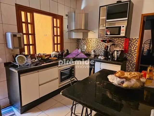 Casa com 131m² 3 quartos e 3 banheiros, à venda, no bairro Jardim das Indústrias em São José dos Campos