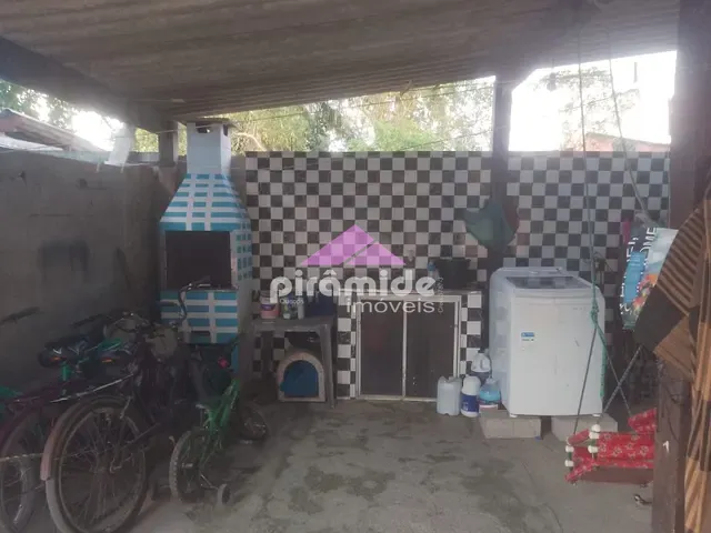 Casa com 300m² 3 quartos e 2 banheiros, à venda, no bairro Travessão em Caraguatatuba