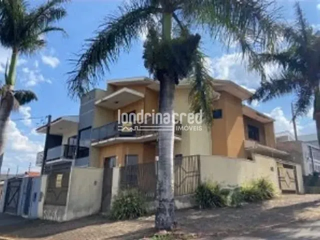 Casa 3 quartos e 3 banheiros, à venda, no bairro Jardim Menegazzo em Apucarana