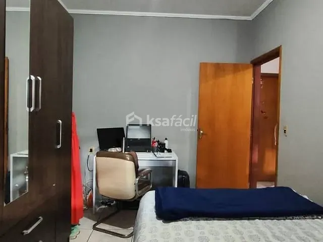 Casa com 225m² 2 quartos e 1 banheiro, à venda, no bairro Jardim Aeroporto em Campo Grande