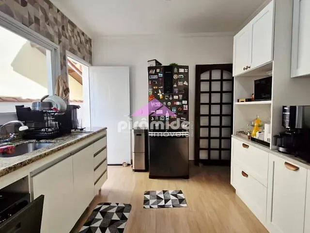 Casa com 250m² 3 quartos e 2 banheiros, à venda, no bairro Urbanova em São José dos Campos