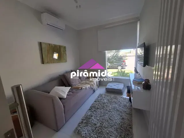 Casa com 300m², à venda, no bairro Parque Residencial Maria Elmira em Caçapava
