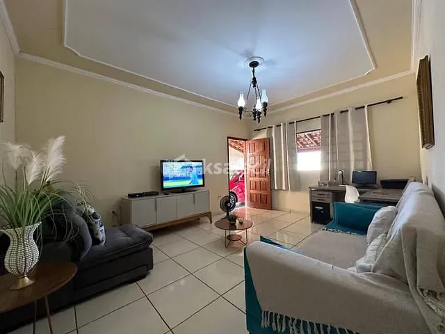 Casa com 360m² 2 quartos e 4 banheiros, à venda, no bairro Jardim Jacy em Campo Grande