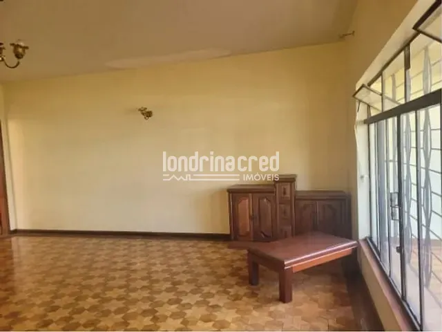 Casa com 525m² 3 quartos e 1 banheiro, à venda, no bairro Centro em Arapongas