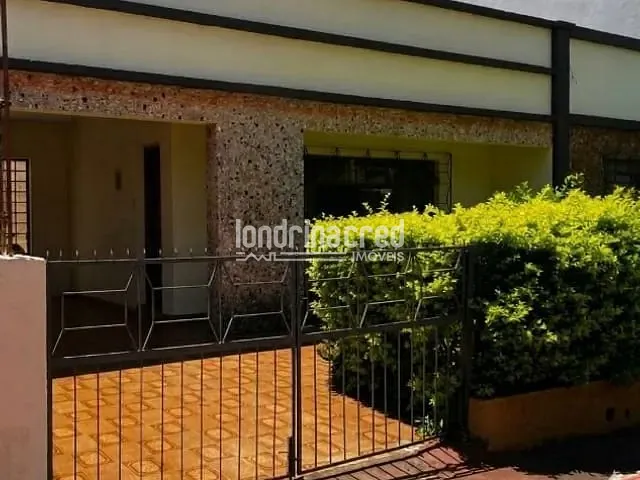 Casa com 525m² 3 quartos e 1 banheiro, à venda, no bairro Centro em Arapongas