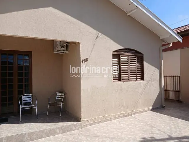 Casa com 450m² 4 quartos e 1 banheiro, à venda, no bairro Brasília em Londrina