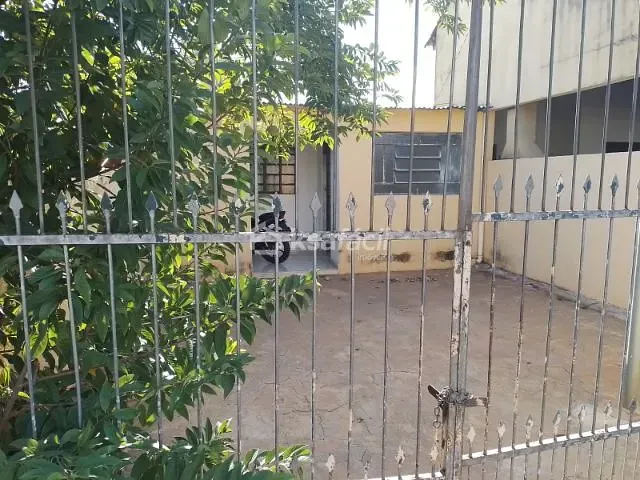 Casa com 360m² 3 quartos e 1 banheiro, à venda, no bairro Vila Marcos Roberto ( JOCK CLUBE ) em Campo Grande