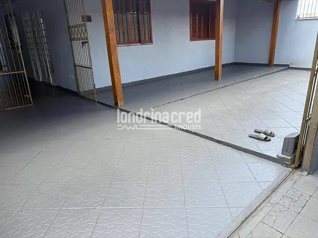 Casa com 200m² 2 quartos e 1 banheiro, à venda, no bairro Conjunto Habitacional Violim em Londrina