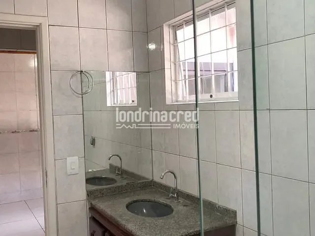 Casa com 200m² 2 quartos e 1 banheiro, à venda, no bairro Conjunto Habitacional Violim em Londrina