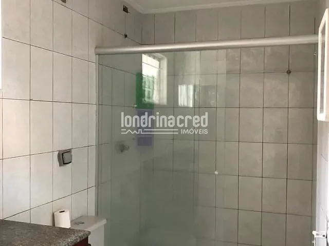 Casa com 200m² 2 quartos e 1 banheiro, à venda, no bairro Conjunto Habitacional Violim em Londrina