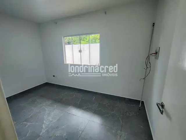 Casa com 180m² 2 quartos e 1 banheiro, à venda, no bairro Cambezinho em Londrina