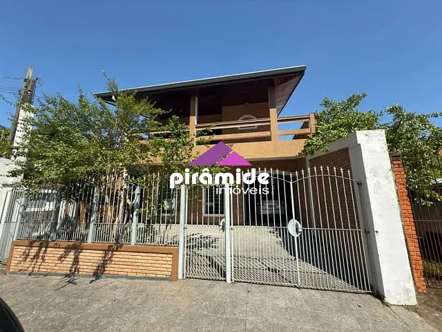 Casa com 300m² 3 quartos e 4 banheiros, à venda, no bairro Parque Industrial em São José dos Campos
