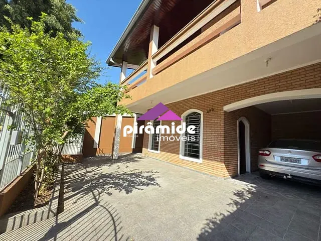 Casa com 300m² 3 quartos e 4 banheiros, à venda, no bairro Parque Industrial em São José dos Campos